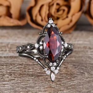 New women’s ring 2x black and red color antique vintage gothic ring